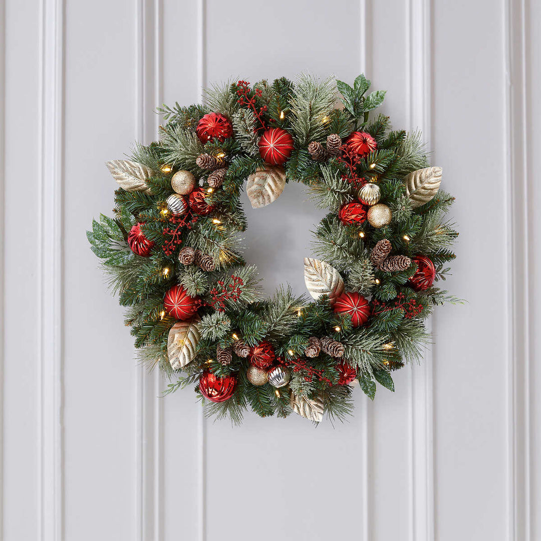 Couronne artificielle décorée à DEL pré-éclairée de 30 po