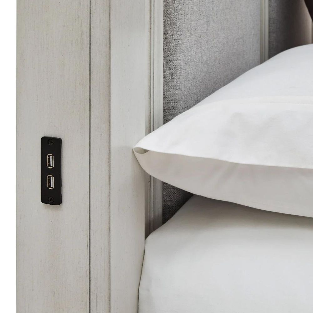 Universal Broadmoore - Pierce Storage Bed