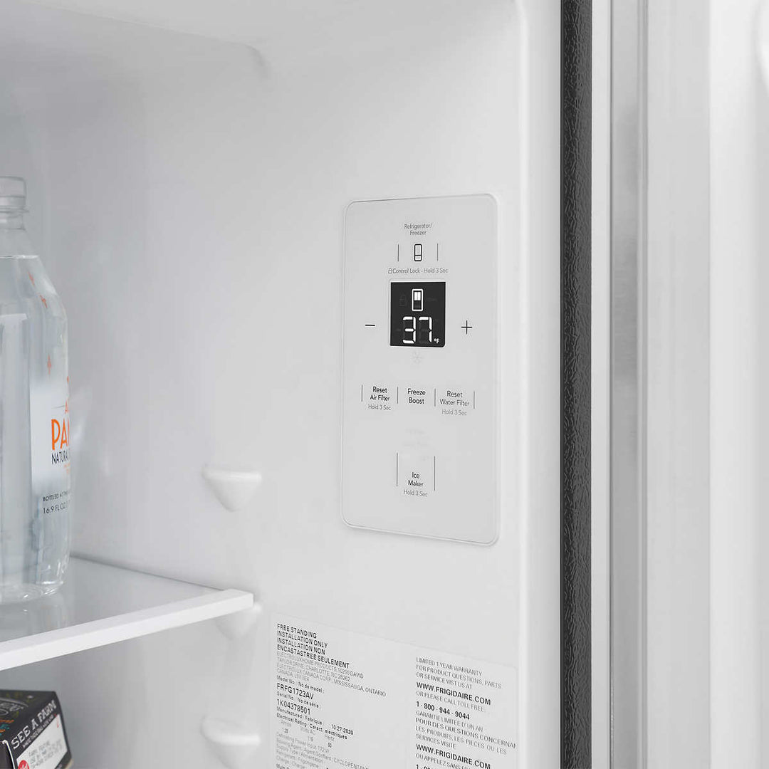 Frigidaire - 31.5 in 17.6 cu ft Refrigerator