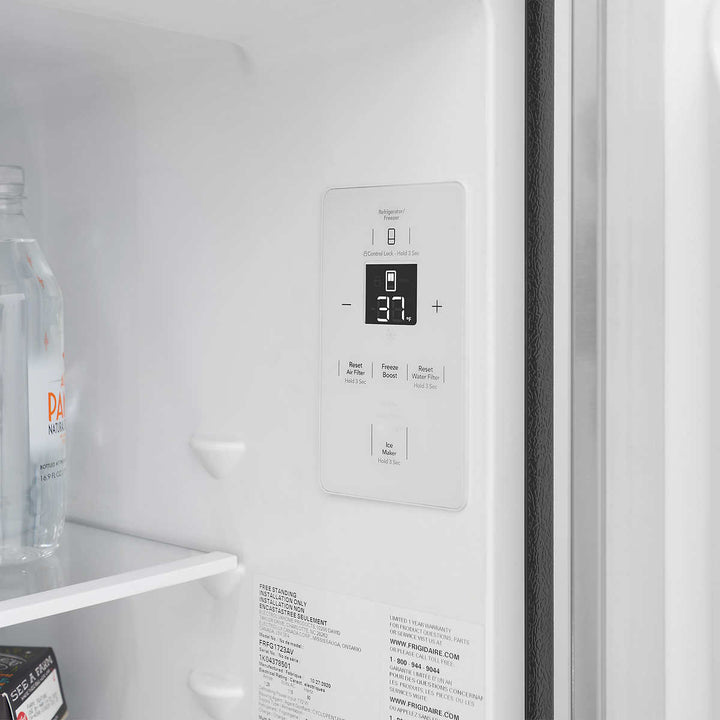 Frigidaire - 31.5 in 17.6 cu ft Refrigerator