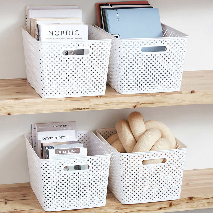 Baum - Plastic Bins